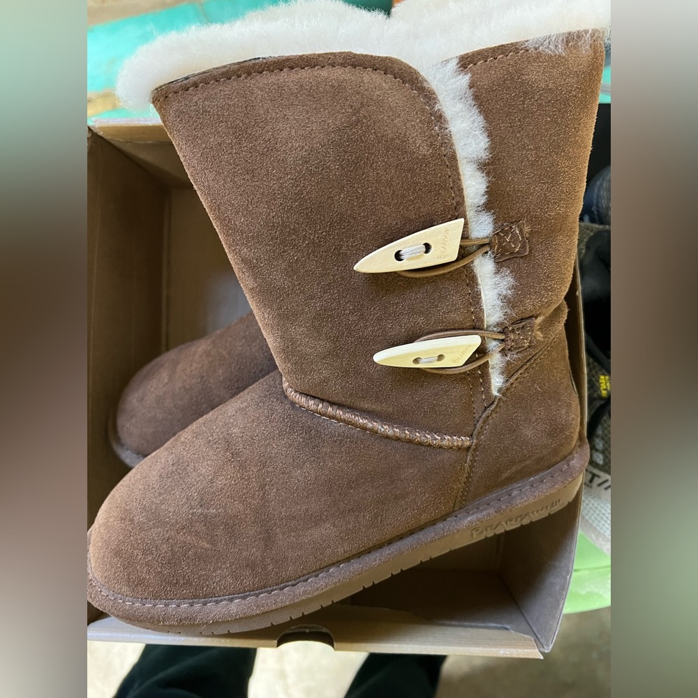 BearPaw Women’s boots. Never worn. Size 9